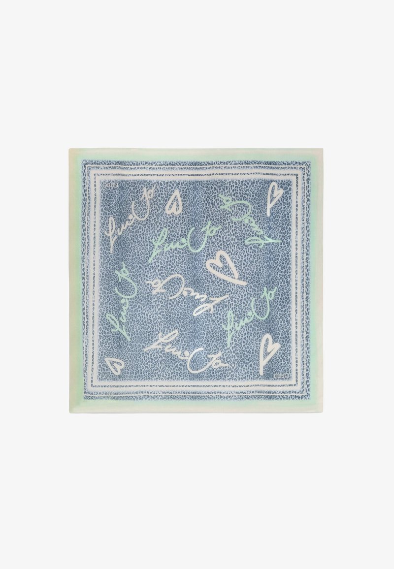 L'assiette en céramique présente un fond bleu avec un motif texturé. Décorée de cœurs manuscrits blancs et vert clair ainsi que de texte.
