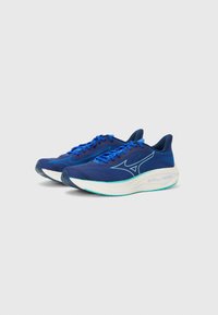 Blauwe hardloopschoenen met mesh bovenwerk, contrasterende blauwe veters, gestroomlijnd ontwerp, witte tussenzool en gestructureerde grip op de buitenzool.
