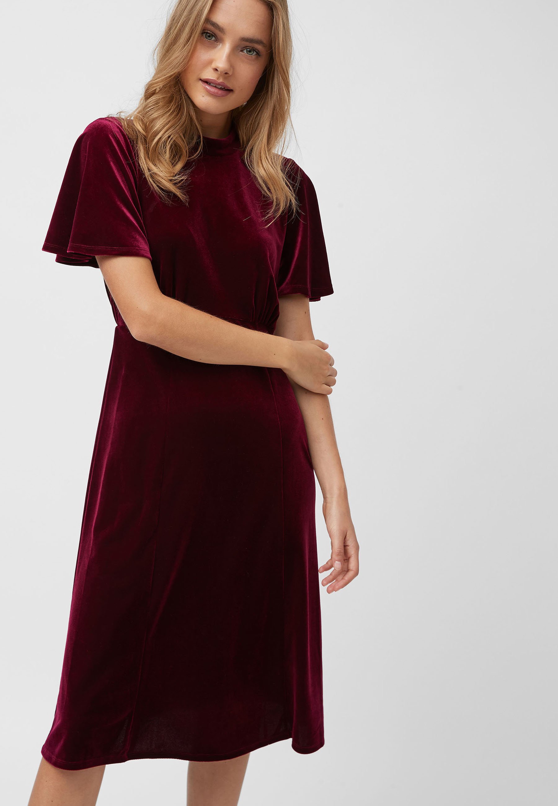 BLACK VELVET FLUTE SLEEVE MIDI DRESS 