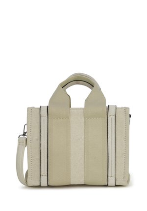 Beige canvas en leren handtas met brede handvatten, zwarte accenten en een afneembare polsband, van achteren weergegeven tegen een witte achtergrond.