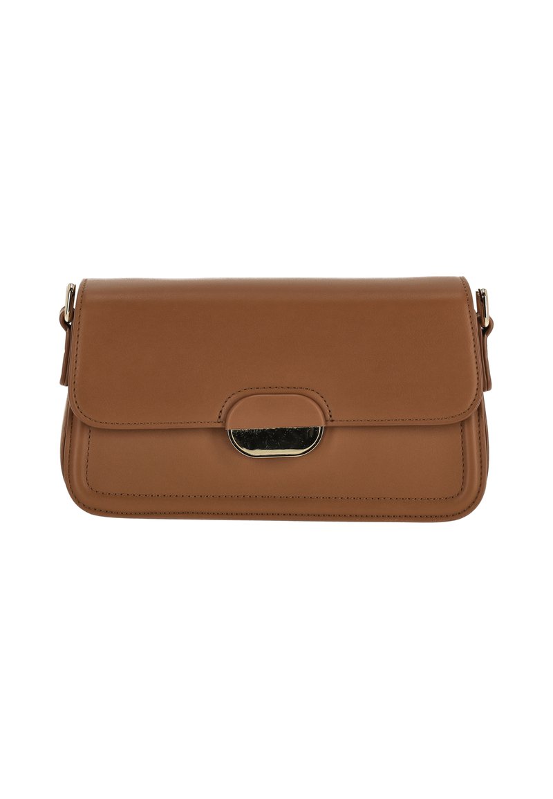 Brun läderclutch med klaffstängning och guldfärgad detalj. Slät yta med sydda detaljer längs kanterna.