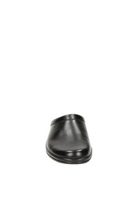 Svart lädersko utan snörning med en slät yta, rund tå och minimal sömnad. Har en låg, platt sula och en sleek design.