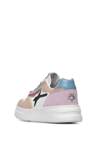 Sneakers da donna con un design multi-colore realizzato in materiali scamosciati e in pelle. Comprendono un logo a forma di stella nera, un colletto imbottito e una suola spessa bianca.