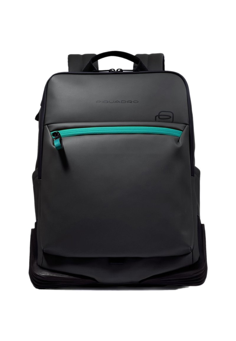 Zwarte rugzak met een gestructureerde afwerking, voorzien van een opvallende turkooizen ritstas, gevoerde bandjes en een stevige onderkant.