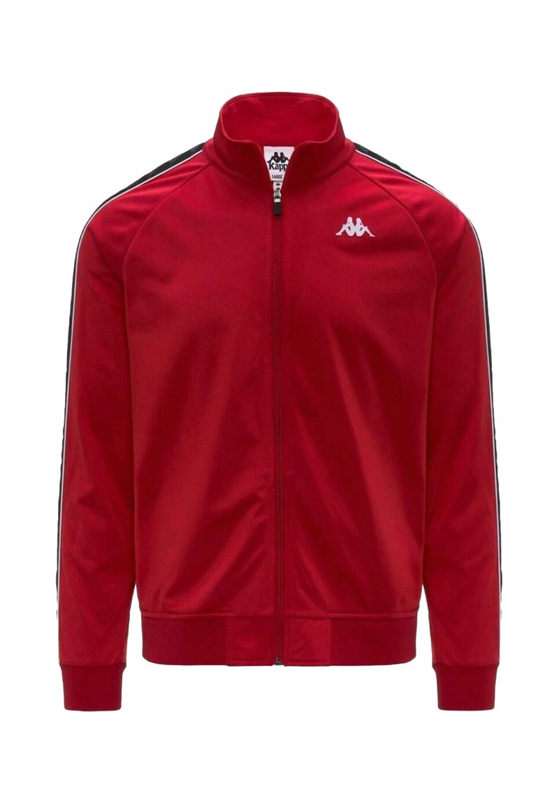 Giacca a track rossa con zip, realizzata in tessuto liscio, presenta strisce laterali nere e un piccolo logo bianco nella parte superiore sinistra del petto.