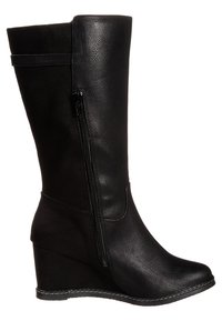 Botte noire montante à talon en forme de coin, avec une texture lisse, un détail de fermeture éclair sur le côté et un accent brodé subtil le long de la semelle.