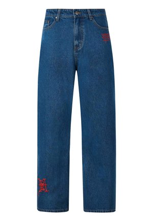 Dunkelblaue Jeans aus Denim mit lockerer Passform, mit roten gestickten Logoakzenten auf der Vorderseite und am Saum. Klassisches Fünf-Taschen-Design.