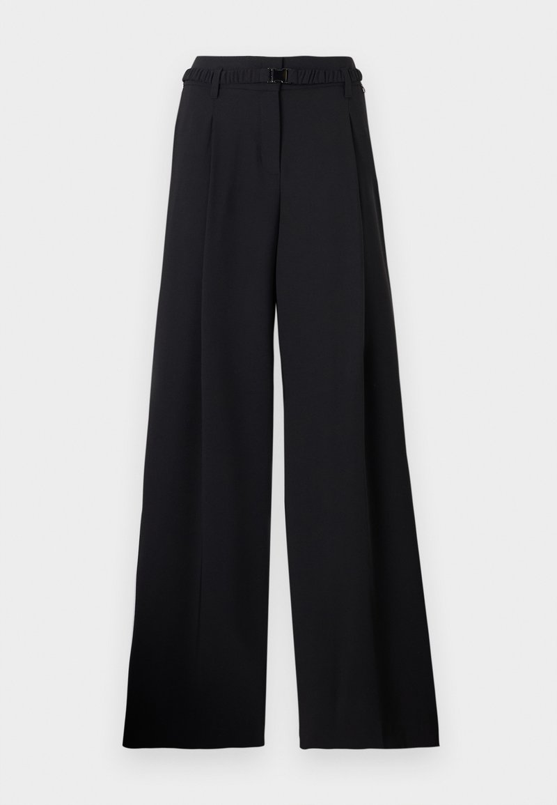Schwarze weite Hosen mit einem gebundenen, elastischen Bund und scharfen Falten. Hergestellt aus einem glatten Stoff mit einem maßgeschneiderten Design.