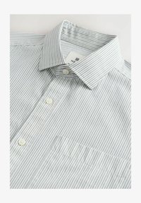 Valitud, grey fine stripe