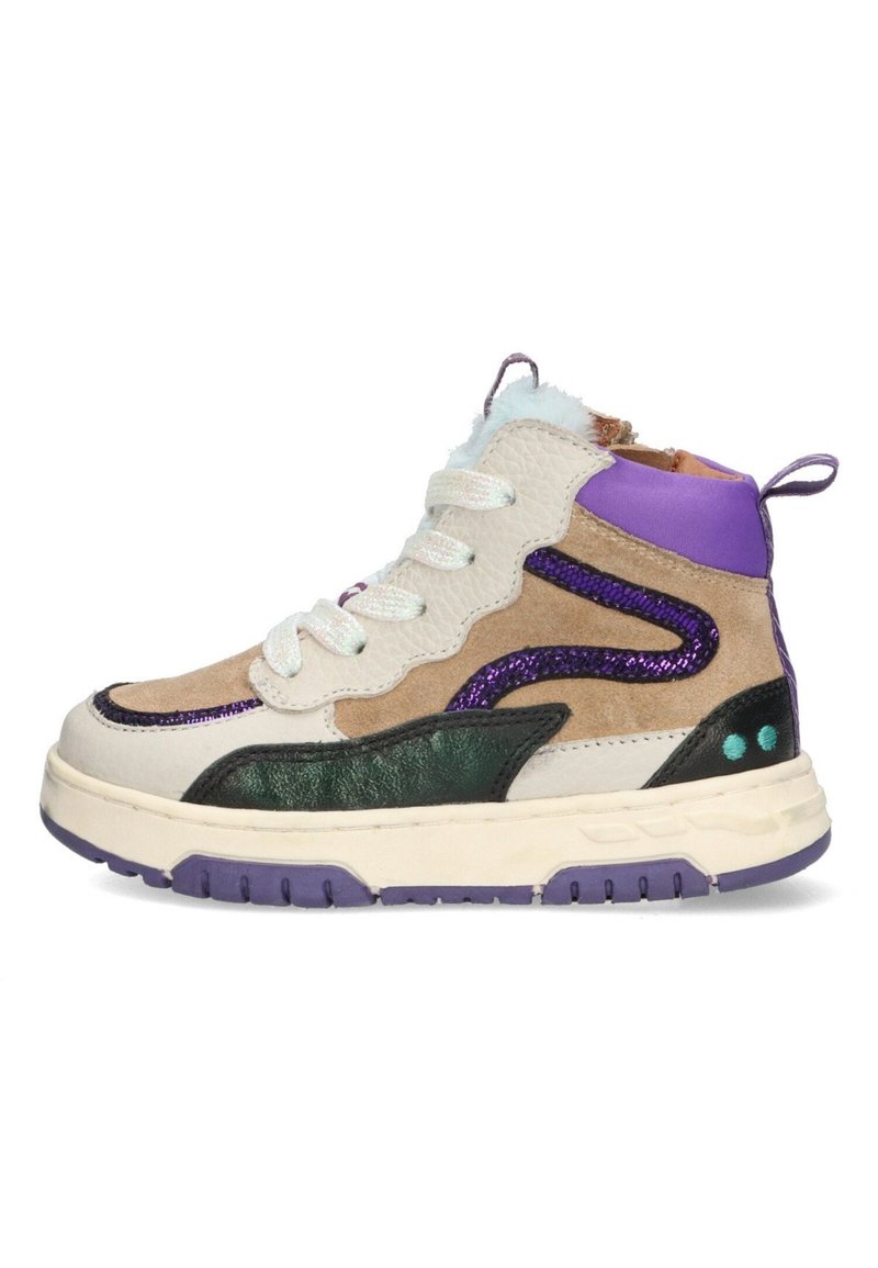 Hoge sneakers met beige, paarse en donker groene panelen. Voorzien van glanzende paarse accenten, textuurmaterialen en witte veters.