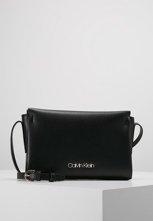 Cross body bag - black