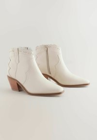 REGULAR FIT - FOREVER COMFORT SCALLOP EDGE WESTERN - Cowboy-/Bikerlaarsjes - neutral leather