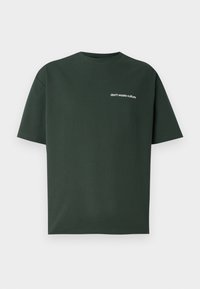 Tumši zaļš kokvilnas T-krekls ar īsām piedurknēm un apaļu kakla izgriezumu. Priekšpusē ir balts uzraksts "neiznieko kultūru".