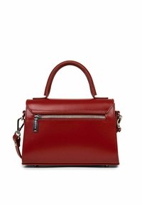 Borsa a mano in pelle rossa con un design strutturato, manico superiore, tracolla removibile e tasca frontale con zip e dettagli in metallo.