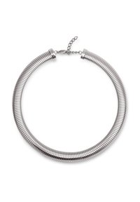 Collier en métal avec un design flexible et enroulé. Fini argenté, texture lisse, comprenant du matériel et une fermeture à chaîne réglable.