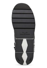 Zwarte sneakerzool met horizontale groeven, gemaakt van rubber met witte accenten. Bevat het logo "VOILE BLANCHE" nabij de hiel.