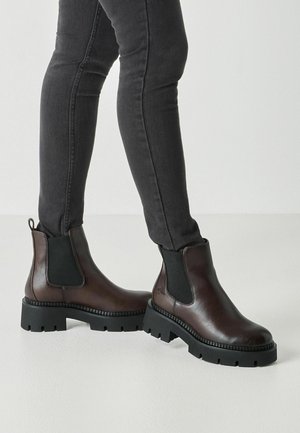 Tamaris, CHELSEA BOOT - Enkellaarsjes met plateauzool - mocca