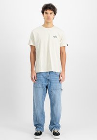 Alpha Industries SIGNATURE - Triko s potiskem - vintage white