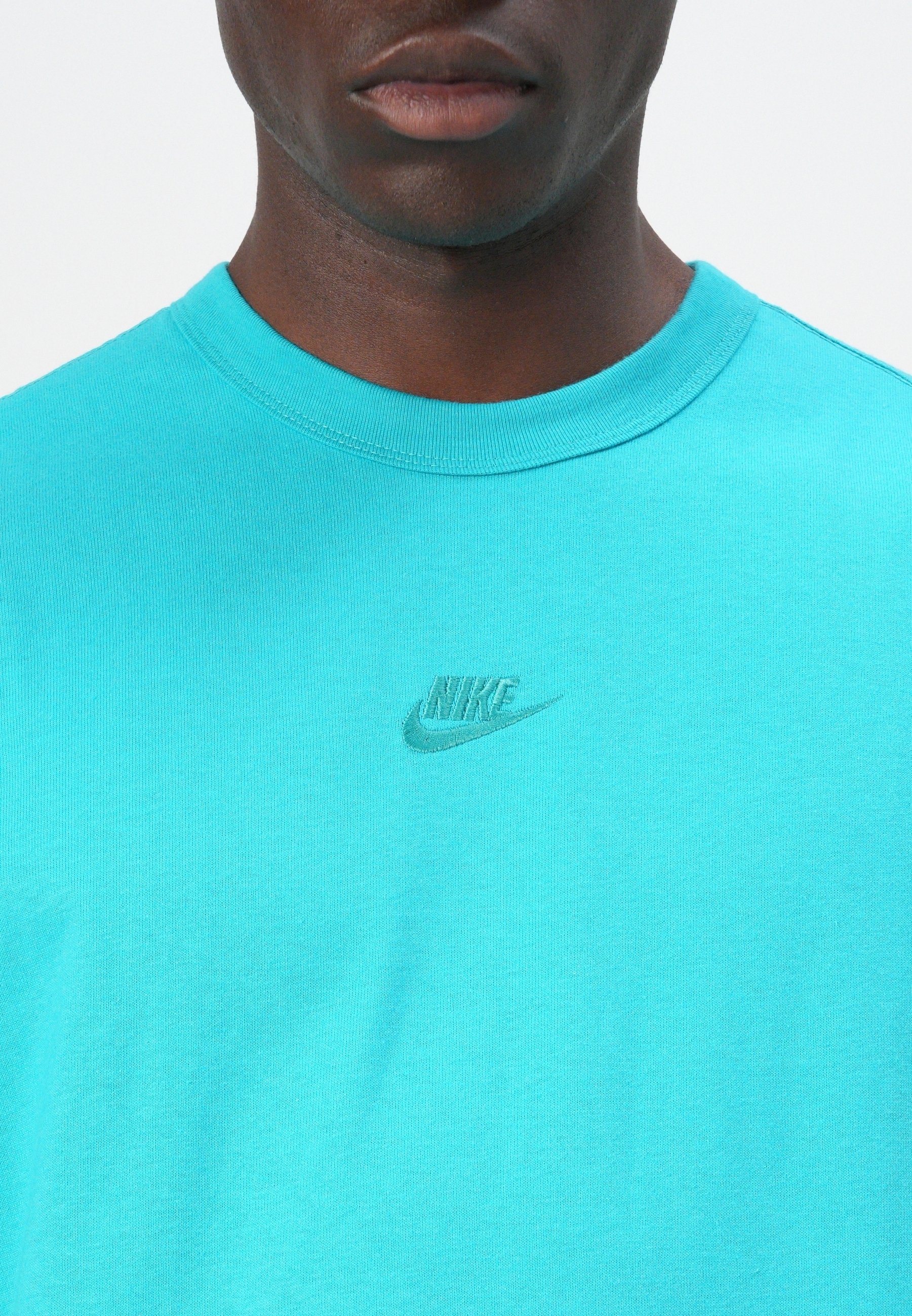 turquoise nike shirt