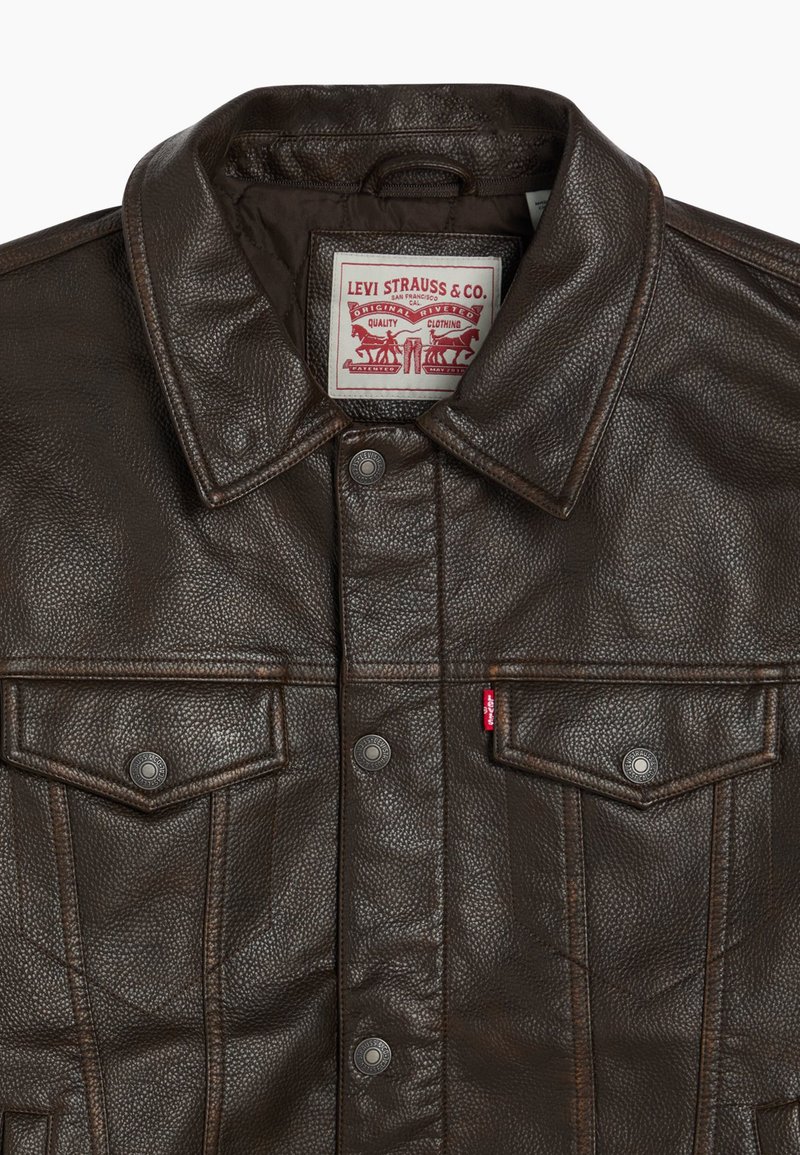 Levi's® TRUCKER COLLAR Chaqueta de cuero sintético brown