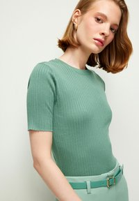 adL SHORT SLEEVE  - Jednoduché tričko - almond green