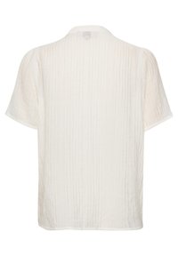 Chemise blanche à manches courtes en tissu léger et froissé, avec une coupe droite et un col doux. Le dos présente des lignes texturées discrètes.