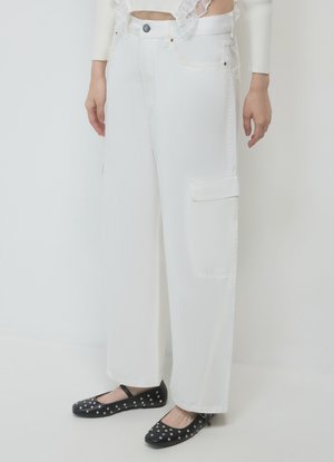 Calliope Pantaloni cargo - bianco lana