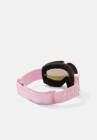 Roze skibril met een zachte zwarte binnenvoering, flexibele band en gespiegeld glas. Het montuur bevat duidelijk merknaam langs de band.