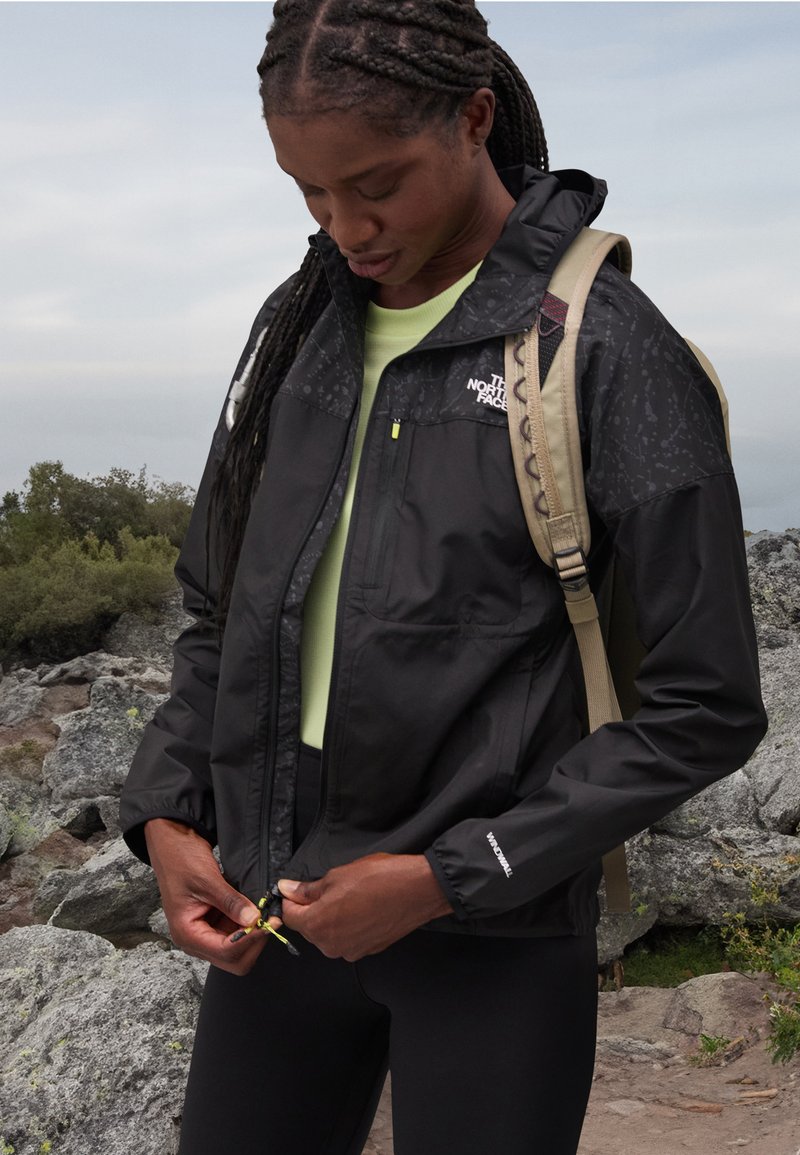 The North Face HIGHER RUN WIND JACKET - Veste de running - black