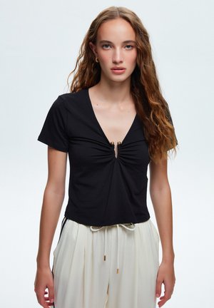 ACCESSORY DETAILED V NECK - Printtipaita - black