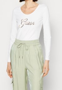 Guess - T-shirt à manches longues - white Image miniature 1