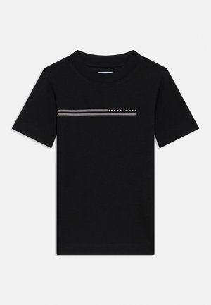 Svart T-skjorte med korte ermer og rund hals, med to tynne horisontale grå striper og teksten "JACK & JONES" over brystet.