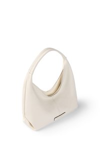 Cremfarbene Lederhandtasche mit runder Form, einem einzelnen oberen Griff und einem dezenten Reißverschluss. Glatte Textur mit minimalen Akzenten.