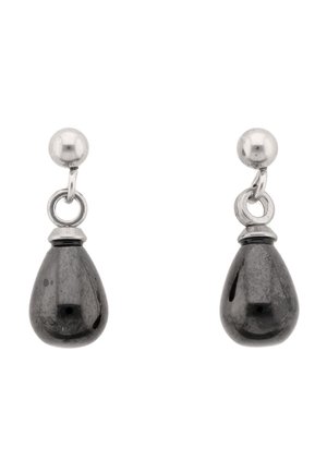 Srebrne kolczyki na sztyft z gładkimi, ciemnymi hematytowymi zawieszkami w kształcie kropli, wiszącymi na okrągłych ogniwach.