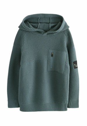Sweat à capuche en tricot de couleur bleu canard, mettant en avant un motif texturé en côtes, une poche kangourou avec zip, et un patch d'accent sur la manche.