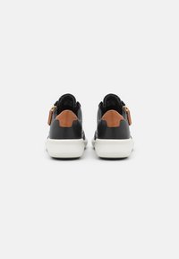 Clarks RIO ZIP - Zapatillas - black