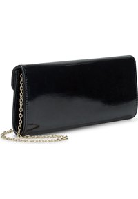 Bolso de mano de charol negro con una correa de cadena dorada, que presenta un diseño rectangular elegante y una textura lisa.
