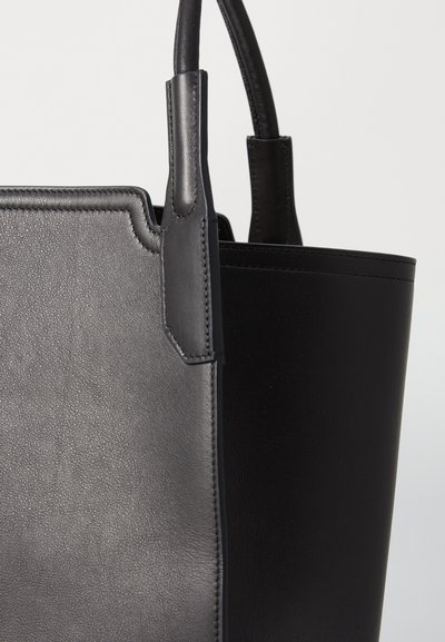 Victoria Beckham TOTE - Shopping bags - black