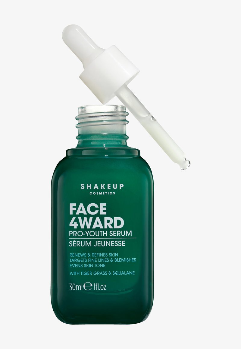 Bouteille en verre vert de Sérum Pro-Jeunesse Face 4Ward de ShakeUp Cosmetics avec un compte-gouttes laissant tomber un liquide clair au-dessus du goulot ouvert.