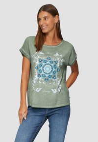 QS GEWASSEN OP DE VOORKANT - T-shirt print - salbeigrün