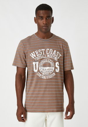 VARSITY CREW NECK - Camiseta estampada - brown