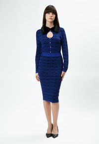 INFLUENCER COLLAR CROPPED  - Strickpullover - royal