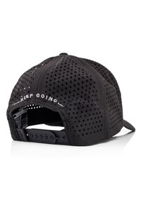 Casquette noire avec un design perforé, sangle ajustable à l'arrière, et texte brodé "CONTINUE" au-dessus de l'ouverture.