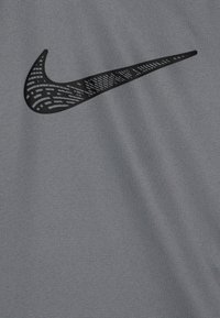 Nike Performance DF UNISEX - Sportska majica - smoke grey