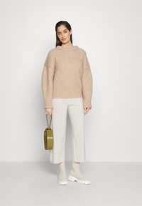 pure cashmere LOOSE FIT PANTS - Calças - vintage white