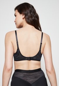 Triumph AIRY SENSATION WP - Podprsenka s kosticemi - black