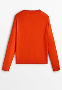 Pull en tricot orange vif à manches longues avec col rond, présenté à plat montrant le dos.