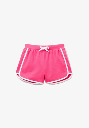 Shorts de sport roses avec une texture douce, cordon blanc et bordure, poches latérales et coupe ample conçue pour le confort et le mouvement.