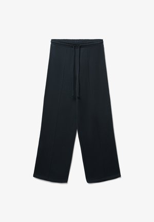 Pantaloni neri a gamba larga realizzati in tessuto morbido, con vita elastica e cordino, caratterizzati da dettagli a cucitura verticale per un aspetto curato.