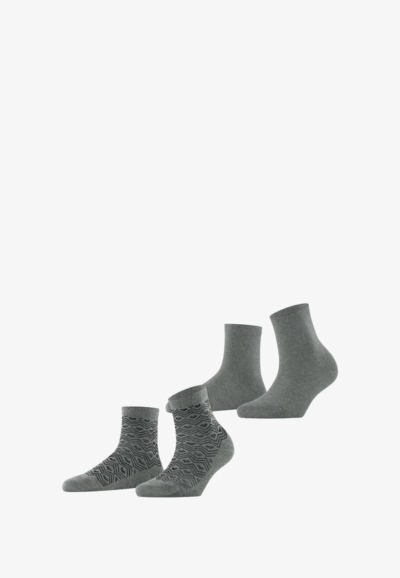 Chaussettes grises en coton, avec un design côtelé sur le haut et une partie de la cheville à motif, ornées de accents géométriques plus sombres en contraste.